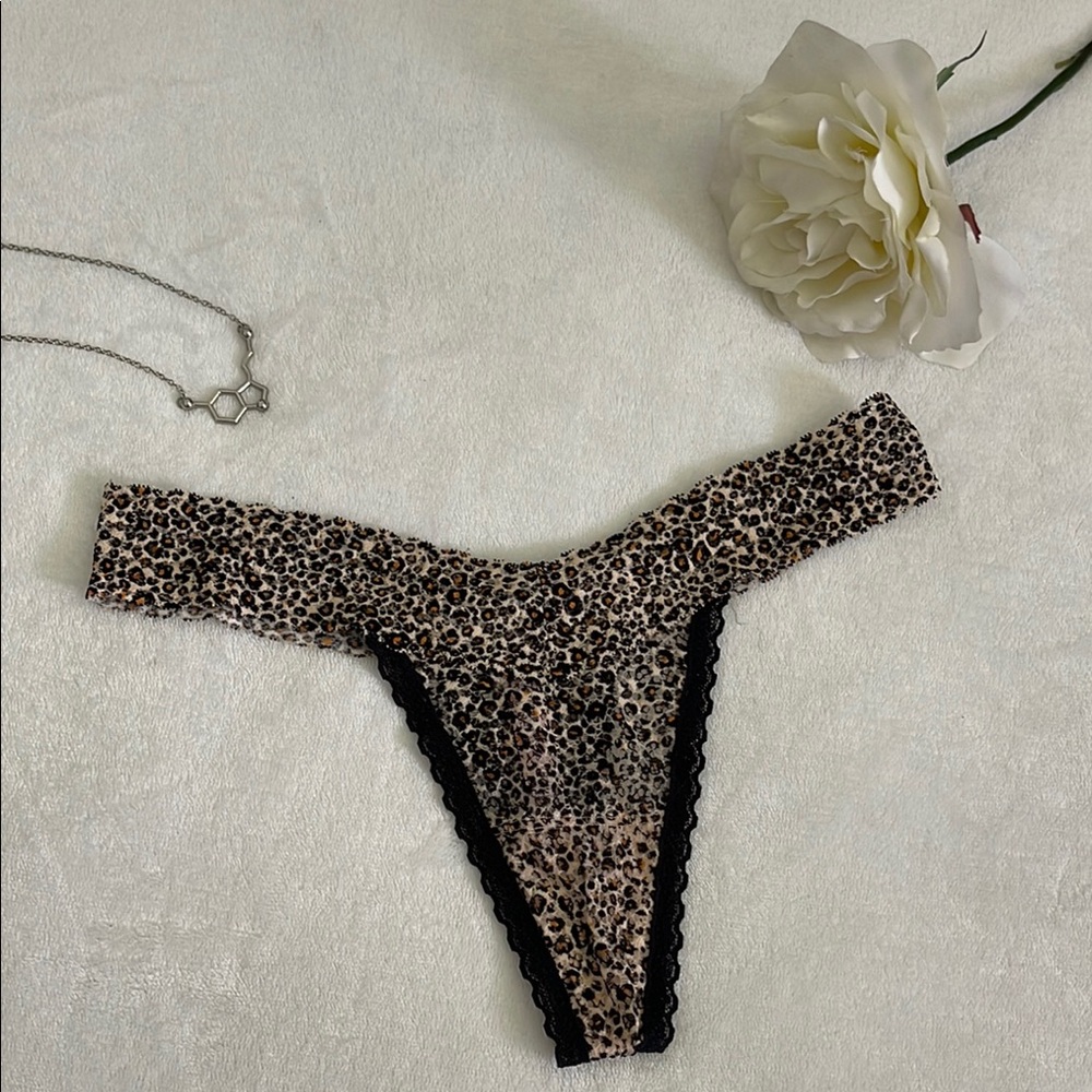 VICTORIA SECRET | Women’s Leopard and Black Trim Lace The Lace Thong Size S